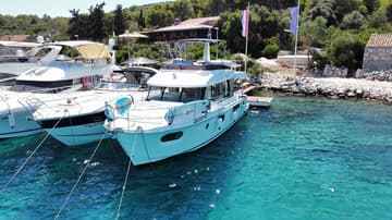 Motorboat Moritz available for yacht charter in Croatia | Yacht4Less