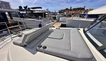 Motorboat Aelia available for yacht charter in Croatia | Yacht4Less