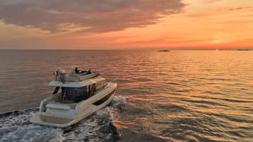 Motorboat Mr. 77 available for yacht charter in Croatia | Yacht4Less