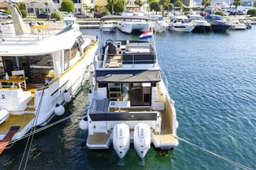 Motorboat Lino available for yacht charter in Croatia | Yacht4Less