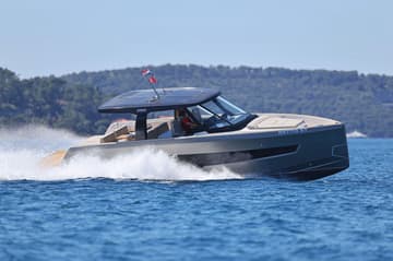 Motorboat Instant Crush charter rental in Croatia | Yacht4Less