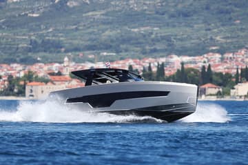 Motorboat Instant Crush available for yacht charter in Croatia | Yacht4Less