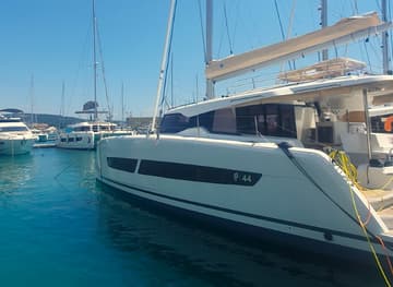 Best Price for a Catamaran Skywalker rental in Croatia | Yacht4Less