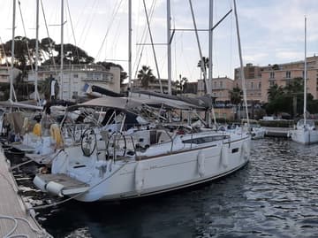 Best Price for a Sailboat Madison rental in France | Yacht4Less