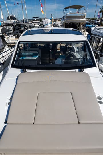 Motorboat Min Maity available for yacht charter in Croatia | Yacht4Less
