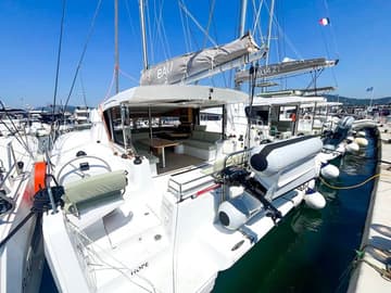 Best Price for a Catamaran Hope rental in France | Yacht4Less