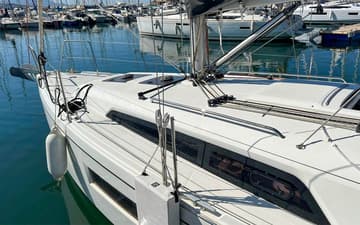 Best Price for a Sailboat Jeep rental in France | Yacht4Less