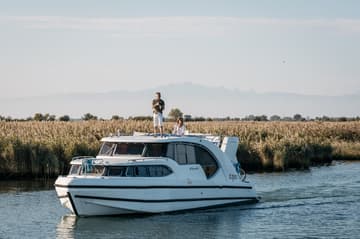 Motorboat 01 charter rental in Italy | Yacht4Less