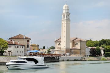 Motorboat 06 available for yacht charter in Italy | Yacht4Less