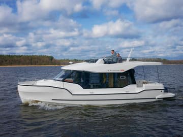 Best Price for a Motorboat 14 rental in Italy | Yacht4Less