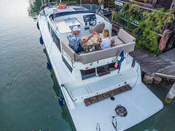 Motorboat 17 available for yacht charter in Italy | Yacht4Less