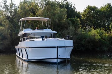 Best Price for a Motorboat 70 rental in Italy | Yacht4Less