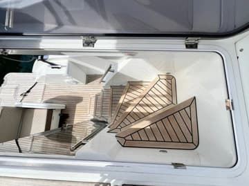 Motorboat Minesa available for yacht charter in Croatia | Yacht4Less