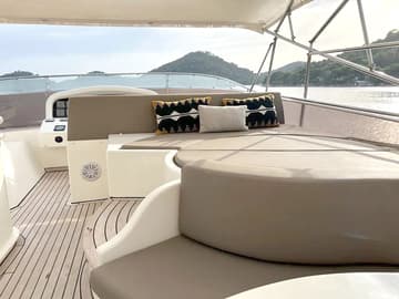 Luxury Yacht Magic Six available for yacht charter in Italy | Yacht4Less