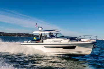 Best Price for a Motorboat Rosie rental in USA | Yacht4Less