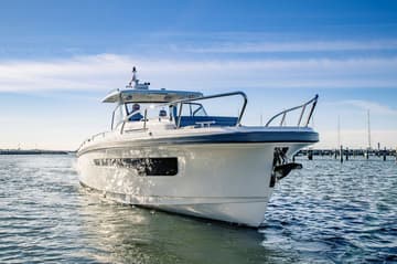 Motorboat Rosie available for yacht charter in USA | Yacht4Less