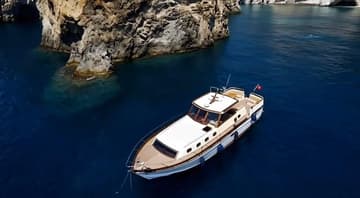 Best Price for a Motorboat Micus rental in Italy | Yacht4Less