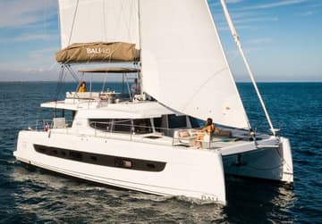 Catamaran BRUNA charter rental in French Polynesia | Yacht4Less