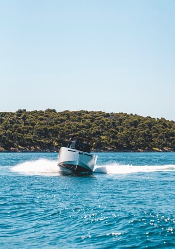 Motorboat Lav available for yacht charter in Croatia | Yacht4Less