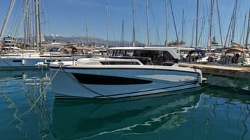 Motorboat Summer Kiss available for yacht charter in Croatia | Yacht4Less