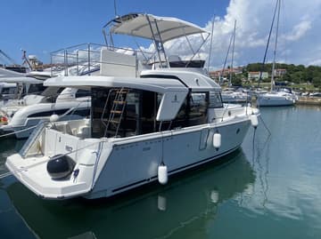 Motorboat Fritz available for yacht charter in Croatia | Yacht4Less