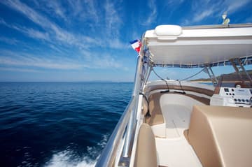 Motorboat Enzo 35 available for yacht charter in Croatia | Yacht4Less