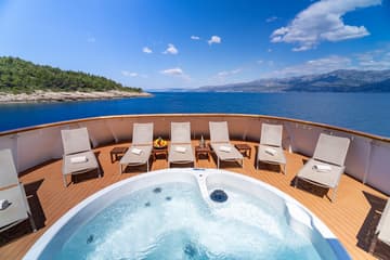 Motorboat Il Mare available for yacht charter in Croatia | Yacht4Less