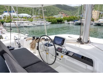 Catamaran Knot Telling available for yacht charter in BVI | Yacht4Less