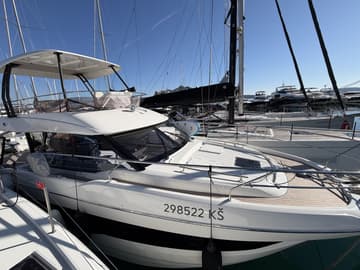 Best Price for a Motorboat Mr. 77 rental in Croatia | Yacht4Less
