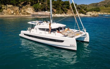 Catamaran Le Grand Bleu charter rental in Bahamas | Yacht4Less