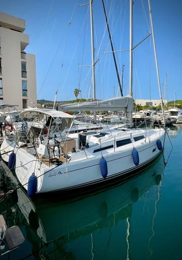 Sailboat Monsoon charter rental in France | Yacht4Less