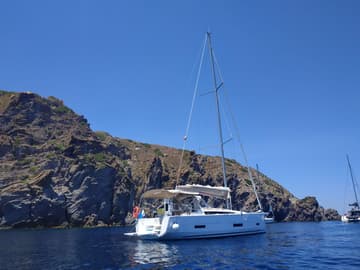 Sailboat Friend Planet charter rental in Italy | Yacht4Less