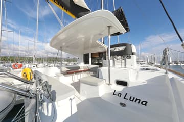 Catamaran La Luna available for yacht charter in Croatia | Yacht4Less