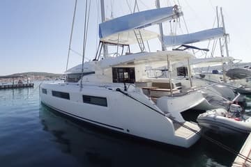 Catamaran Vi La Ut charter rental in Croatia | Yacht4Less