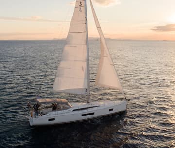 Sailboat Viennastar charter rental in Greece | Yacht4Less