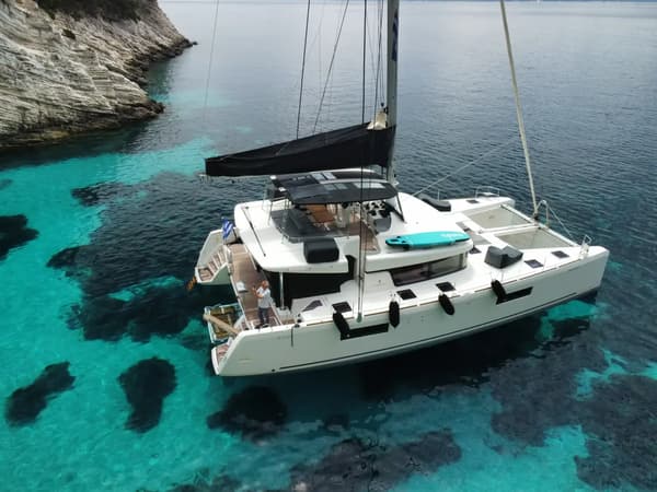 A luxurious catamaran anchored in turquoise waters, showcasing the ideal sailing experience offered by Lagoon and Bali catamarans.