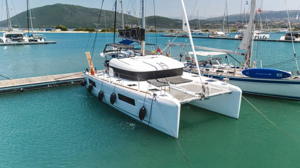 Lagoon 40 catamaran exterior design and deck layout at marina – complete Lagoon 40 review for yacht charter and catamaran sailing holidays in the Mediterranean and Caribbean.